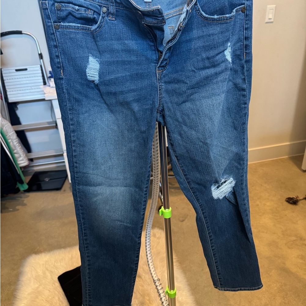 Code Bleu Blue Ankle Cropped Jeans with Distressed Details